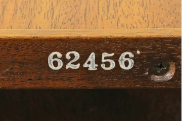 中古　DREXEL HERITAGE(ドレクセルヘリテイジ)　Triune(トライユン)シリーズ　すっきりした佇まいのエンドテーブル　(R-065862)