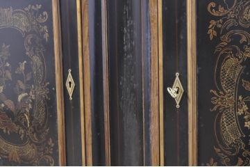 中古　希少!!　DREXEL HERITAGE(ドレクセルヘリテイジ)　シノワズリ様式　優美で華やかな装飾が見事なサイドボード(カウンター、キャビネット、収納棚、戸棚、中国美術)(R-065864)