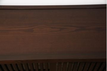 中古　美品　タモ材　整然と並ぶ縦桟が和モダンな雰囲気を醸し出す水屋箪笥サイドボード(サイドキャビネット、収納棚、戸棚、食器棚)(R-065866)