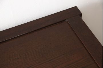 中古　美品　タモ材　整然と並ぶ縦桟が和モダンな雰囲気を醸し出す水屋箪笥サイドボード(サイドキャビネット、収納棚、戸棚、食器棚)(R-065866)