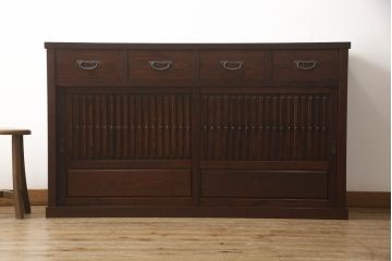 中古　美品　タモ材　重厚感のある佇まいが魅力の水屋箪笥サイドボード(サイドキャビネット、収納棚、戸棚、食器棚)(R-065867)