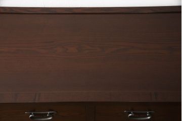 中古　美品　タモ材　重厚感のある佇まいが魅力の水屋箪笥サイドボード(サイドキャビネット、収納棚、戸棚、食器棚)(R-065867)