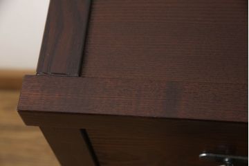中古　美品　タモ材　重厚感のある佇まいが魅力の水屋箪笥サイドボード(サイドキャビネット、収納棚、戸棚、食器棚)(R-065867)