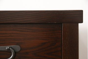 中古　美品　タモ材　重厚感のある佇まいが魅力の水屋箪笥サイドボード(サイドキャビネット、収納棚、戸棚、食器棚)(R-065867)