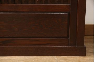 中古　美品　タモ材　重厚感のある佇まいが魅力の水屋箪笥サイドボード(サイドキャビネット、収納棚、戸棚、食器棚)(R-065867)