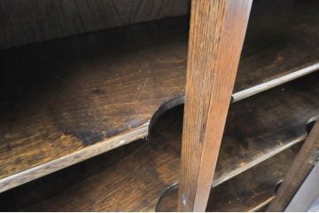 イギリスアンティーク　オーク材　お部屋に取り入れやすい小振りなサイズのブックケース(本箱、収納棚、戸棚、サイドキャビネット、英国)(R-065870)