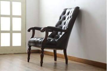 中古　美品　イギリス　Lloyd's Antiques(ロイズ・アンティークス)取り扱い　Carlton Chair(カールトンチェア)　上品でクラシカルな佇まいが魅力のアームチェア(サロンチェア、椅子、イス、英国)(R-065871)