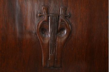 イギリスアンティーク　マホガニー材　素晴らしい彫刻が目を惹く譜面台(譜面立、ミュージックスタンド、ブックレスト、書見台、レシピ台、英国)(R-065873)