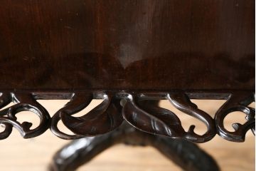 イギリスアンティーク　マホガニー材　素晴らしい彫刻が目を惹く譜面台(譜面立、ミュージックスタンド、ブックレスト、書見台、レシピ台、英国)(R-065873)