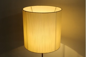 イギリスアンティーク　ローズウッド　気品漂うインテリアのアクセントになるフロアスタンド　(R-065874)
