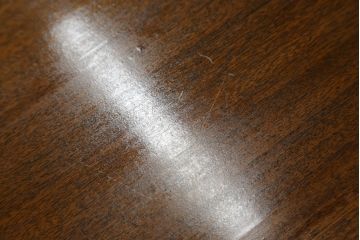 イギリスアンティーク　ウォールナット材　気品のあるクラシカルな佇まいが魅力のコンソールテーブル(サイドテーブル)(R-065876)