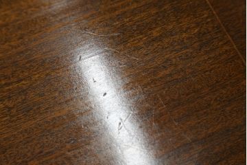 イギリスアンティーク　ウォールナット材　気品のあるクラシカルな佇まいが魅力のコンソールテーブル(サイドテーブル)(R-065876)