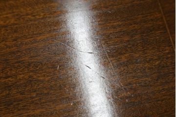 イギリスアンティーク　ウォールナット材　気品のあるクラシカルな佇まいが魅力のコンソールテーブル(サイドテーブル)(R-065876)