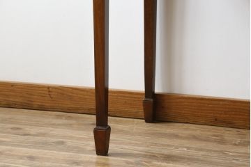 イギリスアンティーク　ウォールナット材　気品のあるクラシカルな佇まいが魅力のコンソールテーブル(サイドテーブル)(R-065876)