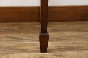 イギリスアンティーク　ウォールナット材　気品のあるクラシカルな佇まいが魅力のコンソールテーブル(サイドテーブル)(R-065876)
