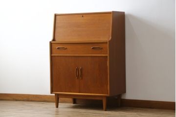 ヴィンテージ家具　北欧ビンテージ　チーク材　木の温もりとスタイリッシュで飽きのこないデザインが魅力のライティングビューロー(簿記机、在宅ワーク、在宅用デスク)(R-065877)