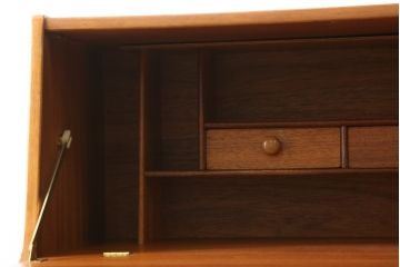 ヴィンテージ家具　北欧ビンテージ　チーク材　木の温もりとスタイリッシュで飽きのこないデザインが魅力のライティングビューロー(簿記机、在宅ワーク、在宅用デスク)(R-065877)