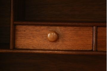 ヴィンテージ家具　北欧ビンテージ　チーク材　木の温もりとスタイリッシュで飽きのこないデザインが魅力のライティングビューロー(簿記机、在宅ワーク、在宅用デスク)(R-065877)