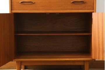 ヴィンテージ家具　北欧ビンテージ　チーク材　木の温もりとスタイリッシュで飽きのこないデザインが魅力のライティングビューロー(簿記机、在宅ワーク、在宅用デスク)(R-065877)