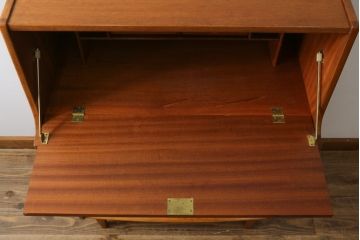 ヴィンテージ家具　北欧ビンテージ　チーク材　木の温もりとスタイリッシュで飽きのこないデザインが魅力のライティングビューロー(簿記机、在宅ワーク、在宅用デスク)(R-065877)