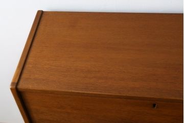 ヴィンテージ家具　北欧ビンテージ　チーク材　木の温もりとスタイリッシュで飽きのこないデザインが魅力のライティングビューロー(簿記机、在宅ワーク、在宅用デスク)(R-065877)