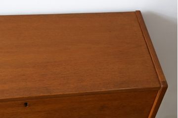 ヴィンテージ家具　北欧ビンテージ　チーク材　木の温もりとスタイリッシュで飽きのこないデザインが魅力のライティングビューロー(簿記机、在宅ワーク、在宅用デスク)(R-065877)