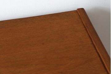 ヴィンテージ家具　北欧ビンテージ　チーク材　木の温もりとスタイリッシュで飽きのこないデザインが魅力のライティングビューロー(簿記机、在宅ワーク、在宅用デスク)(R-065877)