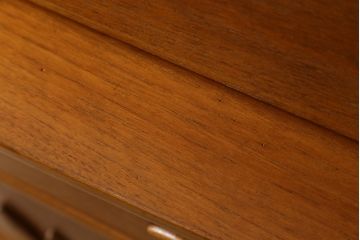 ヴィンテージ家具　北欧ビンテージ　チーク材　木の温もりとスタイリッシュで飽きのこないデザインが魅力のライティングビューロー(簿記机、在宅ワーク、在宅用デスク)(R-065877)