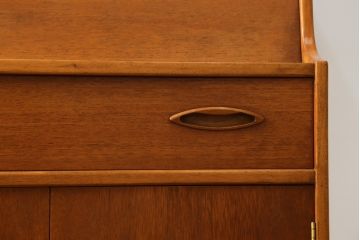 ヴィンテージ家具　北欧ビンテージ　チーク材　木の温もりとスタイリッシュで飽きのこないデザインが魅力のライティングビューロー(簿記机、在宅ワーク、在宅用デスク)(R-065877)