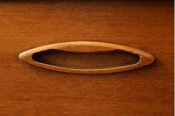 ヴィンテージ家具　北欧ビンテージ　チーク材　木の温もりとスタイリッシュで飽きのこないデザインが魅力のライティングビューロー(簿記机、在宅ワーク、在宅用デスク)(R-065877)