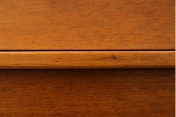 ヴィンテージ家具　北欧ビンテージ　チーク材　木の温もりとスタイリッシュで飽きのこないデザインが魅力のライティングビューロー(簿記机、在宅ワーク、在宅用デスク)(R-065877)