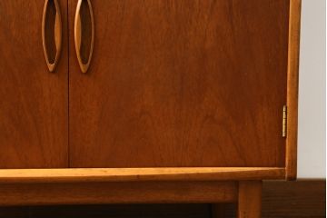 ヴィンテージ家具　北欧ビンテージ　チーク材　木の温もりとスタイリッシュで飽きのこないデザインが魅力のライティングビューロー(簿記机、在宅ワーク、在宅用デスク)(R-065877)