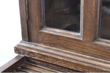 イギリスアンティーク　オーク材　レアデザイン　格式高い雰囲気漂うステンドグラス入りロールトップライティングビューロー(キャビネット、戸棚、収納棚、デスク、机、在宅用、在宅ワーク、英国)(R-065878)