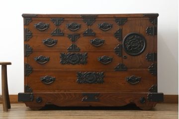 中古　美品　国産手造り家具　ケヤキ(欅)材　2way　置き箪笥としても使える堂々たる風格が漂う車箪笥(衣装箪笥、和タンス、収納たんす、整理箪笥、引き出し)(R-065885)