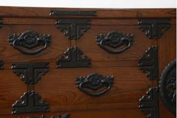 中古　美品　国産手造り家具　ケヤキ(欅)材　2way　置き箪笥としても使える堂々たる風格が漂う車箪笥(衣装箪笥、和タンス、収納たんす、整理箪笥、引き出し)(R-065885)