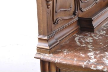 フランスアンティーク　ウォールナット材　大理石天板と素晴らしい彫刻がクラシカルな雰囲気を高めるカービングホールキャビネット(飾り棚、収納棚、店舗什器)(R-065896)