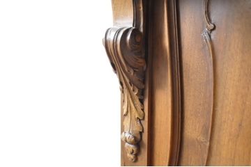 フランスアンティーク　ウォールナット材　大理石天板と素晴らしい彫刻がクラシカルな雰囲気を高めるカービングホールキャビネット(飾り棚、収納棚、店舗什器)(R-065896)
