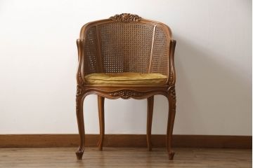 フランスアンティーク　高級品!!　ビーチ材　手の込んだ造りが魅力のラタンアームチェア(イージーチェア、ラウンジチェア、1人掛けソファ、椅子、イス)(R-065897)
