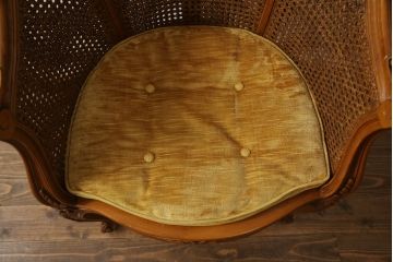 フランスアンティーク　高級品!!　ビーチ材　手の込んだ造りが魅力のラタンアームチェア(イージーチェア、ラウンジチェア、1人掛けソファ、椅子、イス)(R-065897)