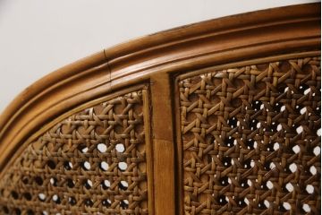 フランスアンティーク　高級品!!　ビーチ材　手の込んだ造りが魅力のラタンアームチェア(イージーチェア、ラウンジチェア、1人掛けソファ、椅子、イス)(R-065897)