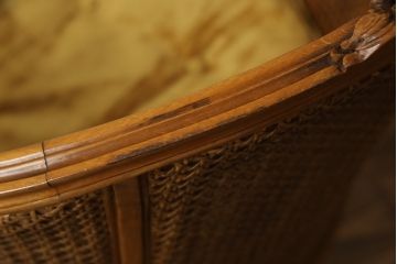 フランスアンティーク　高級品!!　ビーチ材　手の込んだ造りが魅力のラタンアームチェア(イージーチェア、ラウンジチェア、1人掛けソファ、椅子、イス)(R-065897)
