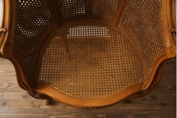 フランスアンティーク　高級品!!　ビーチ材　手の込んだ造りが魅力のラタンアームチェア(イージーチェア、ラウンジチェア、1人掛けソファ、椅子、イス)(R-065897)