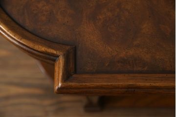中古　DREXEL HERITAGE(ドレクセルヘリテイジ)　Cameo Classics(キャメオクラシックス)　クラシカルな空間を演出するサイドテーブル(コーヒーテーブル、エンドテーブル)(定価約24万円)(R-065898)