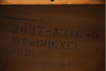 中古　DREXEL HERITAGE(ドレクセルヘリテイジ)　Cameo Classics(キャメオクラシックス)　クラシカルな空間を演出するサイドテーブル(コーヒーテーブル、エンドテーブル)(定価約24万円)(R-065898)