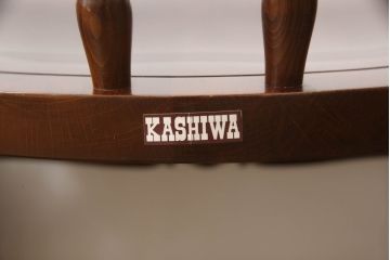 和製ビンテージ　柏木工(KASHIWA)　上品な挽物デザインが魅力!!低めサイズのラウンドテーブル+ダイニングチェア4脚セット(ダイニングテーブル、4人掛け、椅子、イス、いす、食卓、板座チェア、アームチェア、ヴィンテージ)(R-065899)