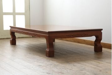 中古　超美品　カリモク(karimoku)　杉本作　唐木材　花梨(カリン)材　本漆塗り　カーブを描く脚とさり気ない彫刻デザインが粋な座卓(ローテーブル、センターテーブル)(R-065901)