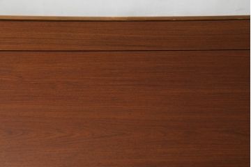 中古　超美品　カリモク(karimoku)　杉本作　唐木材　花梨(カリン)材　本漆塗り　カーブを描く脚とさり気ない彫刻デザインが粋な座卓(ローテーブル、センターテーブル)(R-065901)
