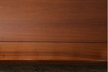 中古　超美品　カリモク(karimoku)　杉本作　唐木材　花梨(カリン)材　本漆塗り　カーブを描く脚とさり気ない彫刻デザインが粋な座卓(ローテーブル、センターテーブル)(R-065901)