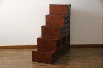 中古　美品　岩谷堂箪笥　黒々とした金具が存在感を放つ階段箪笥(和タンス、収納箪笥、引き出し)(R-065902)