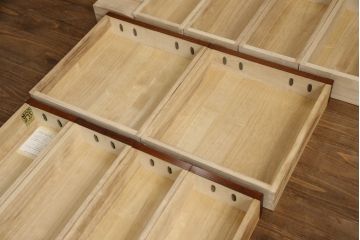 中古　美品　岩谷堂箪笥　黒々とした金具が存在感を放つ階段箪笥(和タンス、収納箪笥、引き出し)(R-065902)